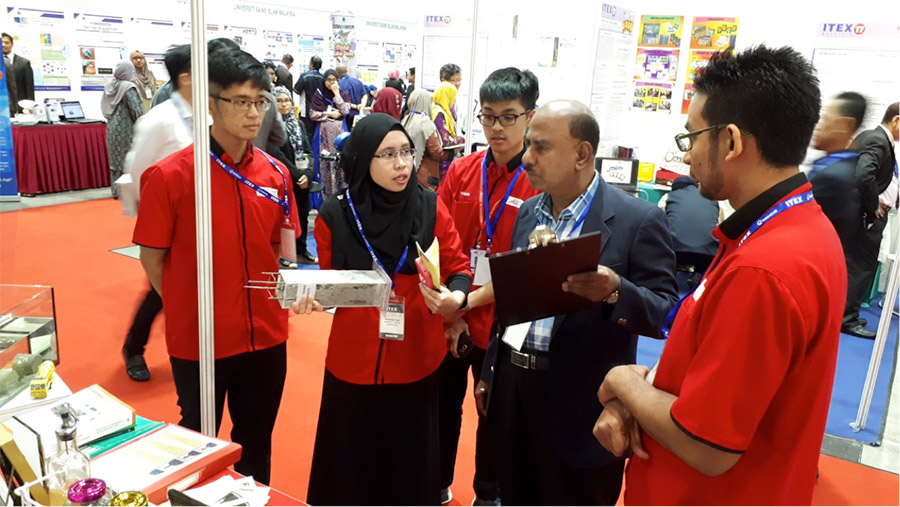 Ms. Dayang explaining her team’s innovation product to the judge at the ITEX’17