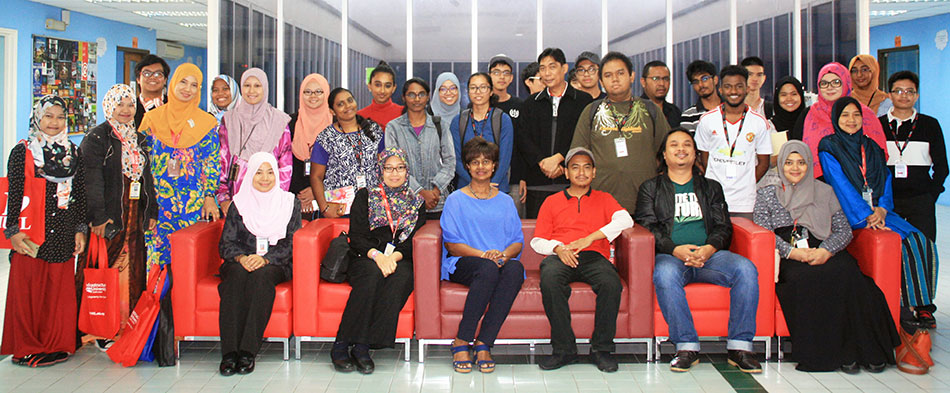 Group-photo-with-the-participants