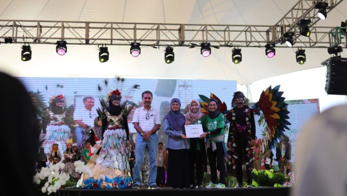 1ST PLACE Floral Fashion Show @ Kuala Lumpur Orchid & Bonsai Show (KLOBS) 2017 IUKL collaborates with DBKL for KLOBS 2017
