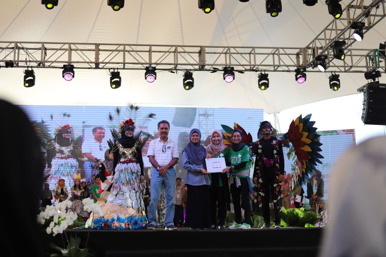 1ST PLACE Floral Fashion Show @ Kuala Lumpur Orchid & Bonsai Show (KLOBS) 2017 IUKL collaborates with DBKL for KLOBS 2017 1ST PLACE Floral Fashion Show @ Kuala Lumpur Orchid & Bonsai Show (KLOBS) 2017 IUKL collaborates with DBKL for KLOBS 2017