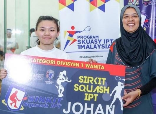 CHAMPION, FEMALE DIVISION 1 CATEGORY @ 1Malaysia IPT Squash Circuit 2015 CHAMPION, FEMALE DIVISION 1 CATEGORY @ 1Malaysia IPT Squash Circuit 2015