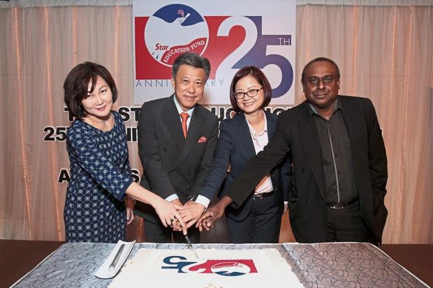making-ed(From left) June, Wong, Wang and Terence cutting the 25th anniversary cake.ucation-dreams-come-true-01 (From left) June, Wong, Wang and Terence cutting the 25th anniversary cake.