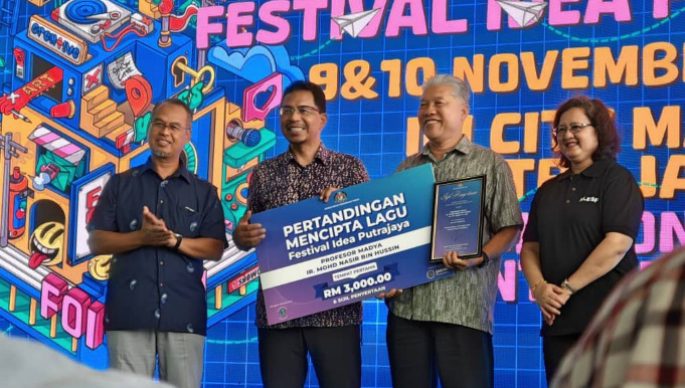 CONGRATULATION AP Ir. Mohd Nasir Bin Hussin won grand prize in “Pertandingan Mencipta Lagu” at the Jerayawara Festival Idea Putrajaya