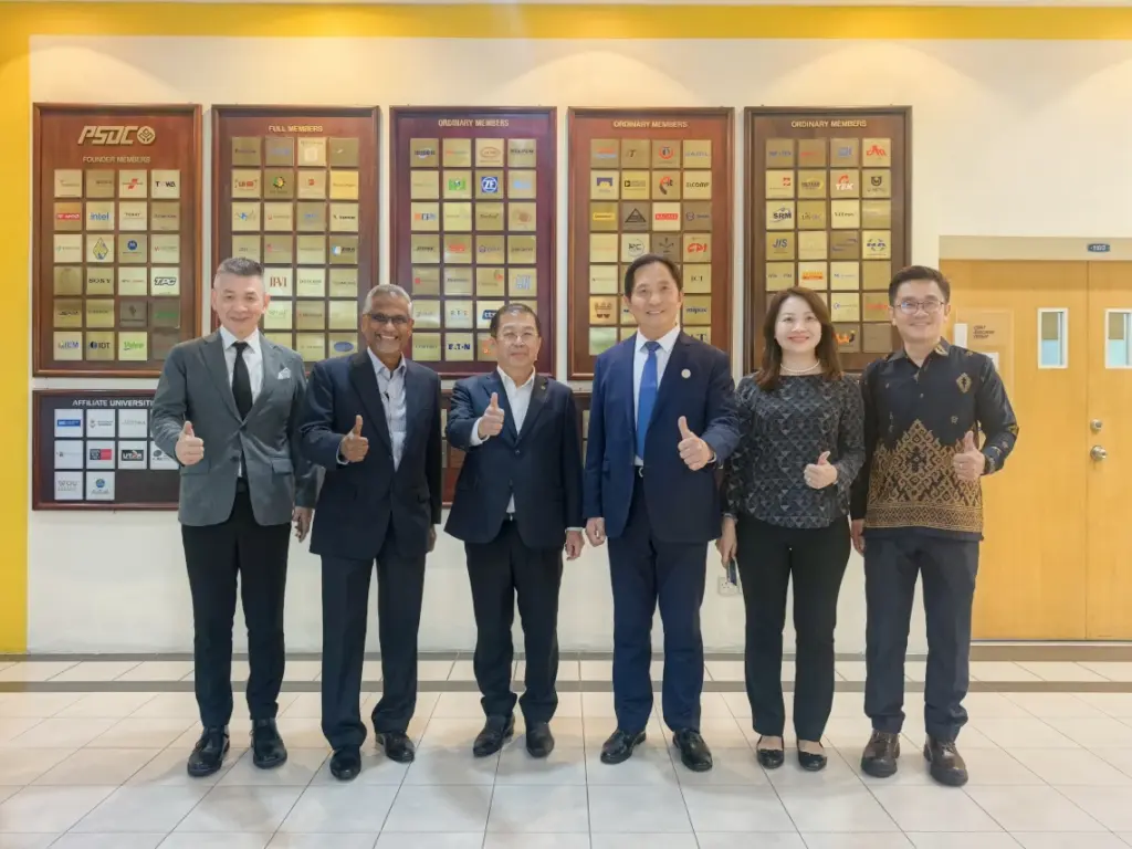 此次吉隆坡科技大学与PSDC的携手，是双方优势互补的坚定抉择。接下来，双方将以技术创新为驱动，以人才培养为核心，持续赋能区域产业升级，为中马教育科技务实合作注入新动能，奋力书写校地协同、国际联动的高质量发展新答卷。（图/文 关云瑞）