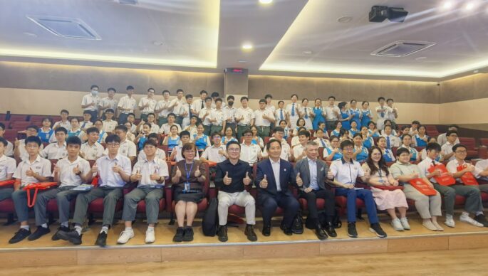 吉隆坡科技大学重磅宣布—— 在马来西亚设立800万令吉奖学金 给予槟城钟灵独中5个全额奖学金名额