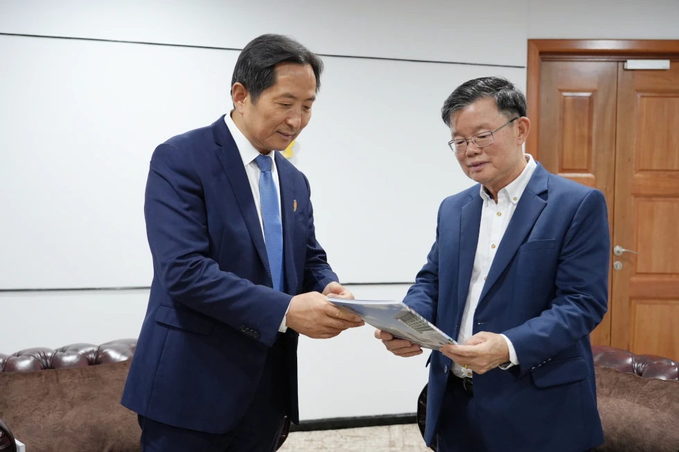 YAB曹观友部长对吉科大的办学成果与战略视野给予认可与肯定。他指出，当前槟城正处于产业转型升级的关键期，亟需大量科技人才与创新资源，吉科大的发展理念与槟城的发展需求高度契合。