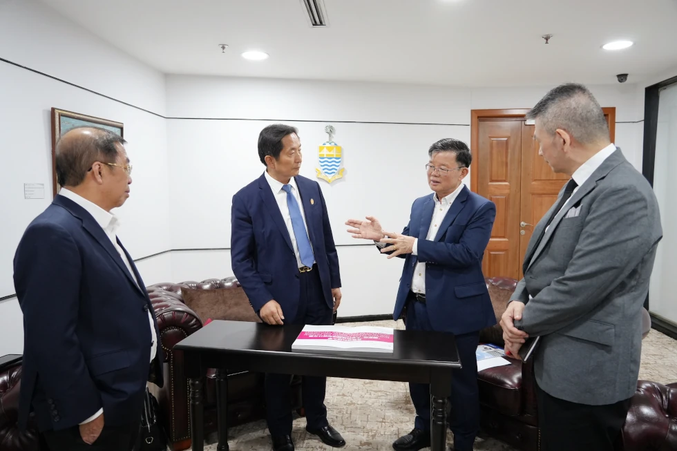 YAB曹观友部长对吉科大的办学成果与战略视野给予认可与肯定。他指出，当前槟城正处于产业转型升级的关键期，亟需大量科技人才与创新资源，吉科大的发展理念与槟城的发展需求高度契合。