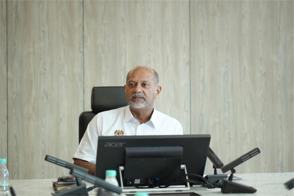 Minister Gobind Singh Deo warmly welcomed the delegation and shared Malaysia’s key priorities in digital transformation. He stated that Malaysia is actively advancing towards becoming an “AI Nation”. He emphasized that artificial intelligence should not remain as a concept, but should be practically applied to improve people’s daily lives, driving sustainable social and economic development.