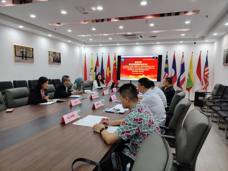 KLUST Welcomes Delegation from Binzhou Vocational College of Science and Technology
