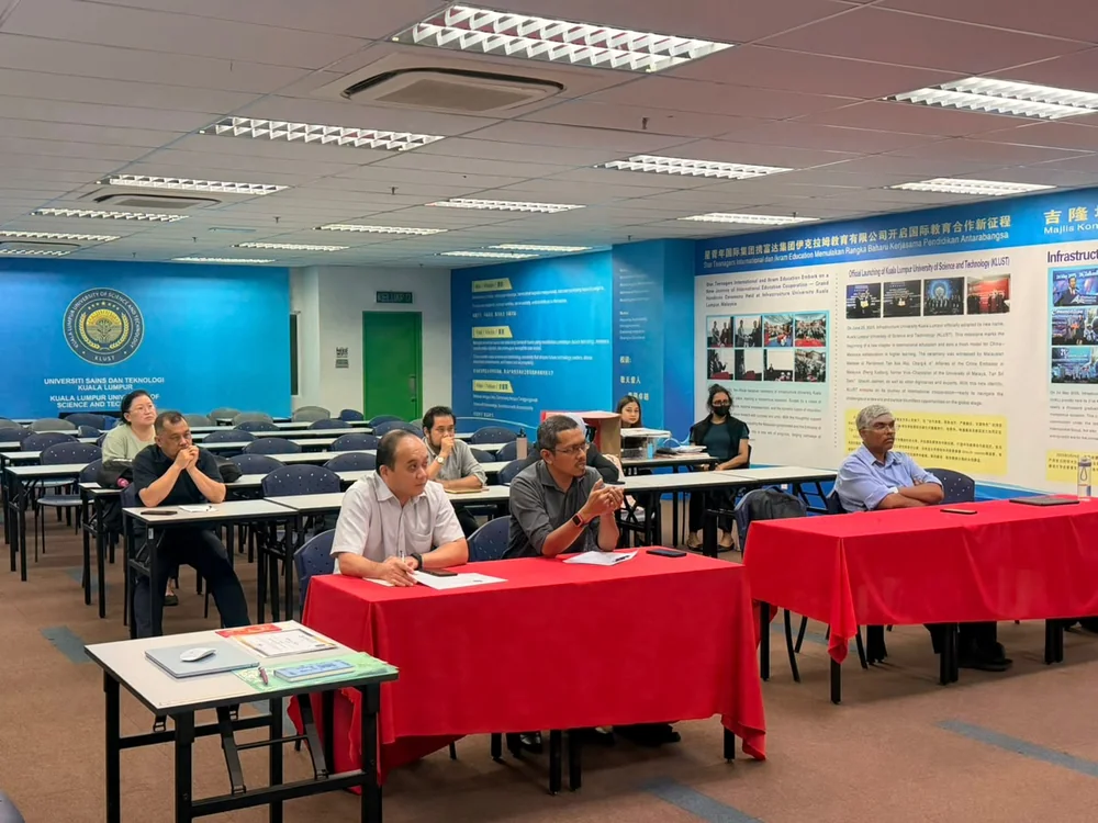 Judges and colleagues engage with the Round 6 presentations.