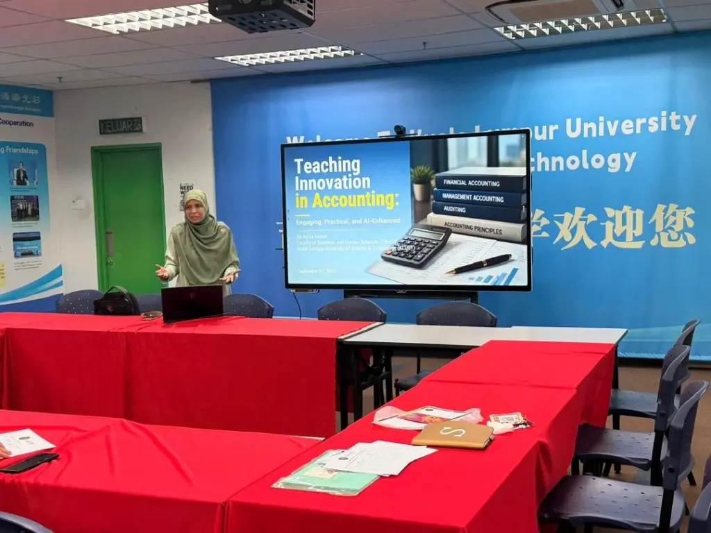 Puan Aniza of FBiHS shares her teaching approach.